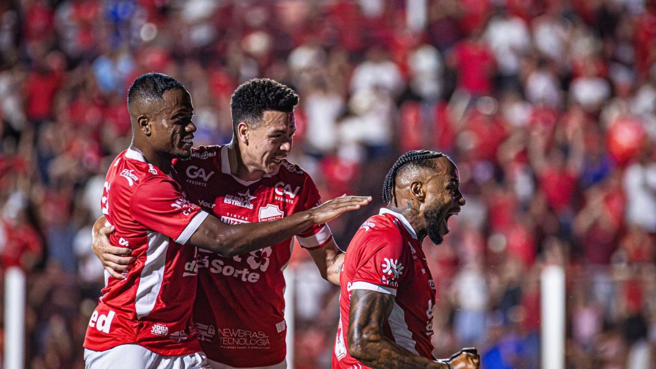 Vila Nova derruba invencibilidade do Operário-PR, vence por 2 a 1, e assume liderança da Série B