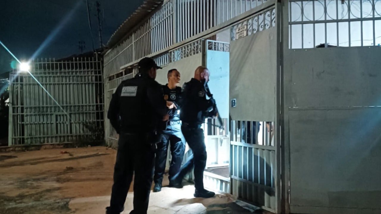 Polícia Civil apreende arma e munições após suspeito desafiar corporação