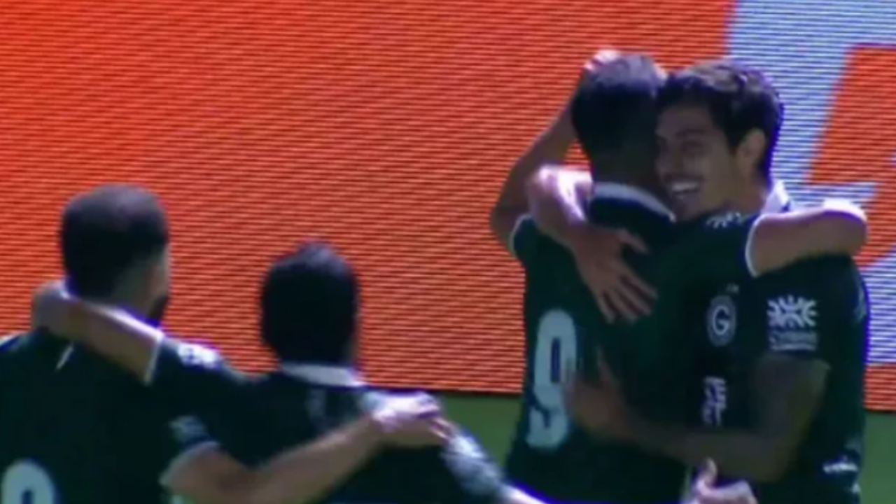 Goiás vence Criciúma por 1 a 0 e assume a liderança da Série B em noite de aniversário na Serrinha