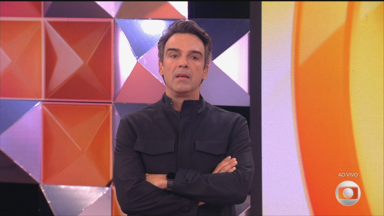 Tadeu Schmidt compartilha luto com Ana Paula no BBB 26: ‘Que se dane o protocolo’; assista ao vídeo