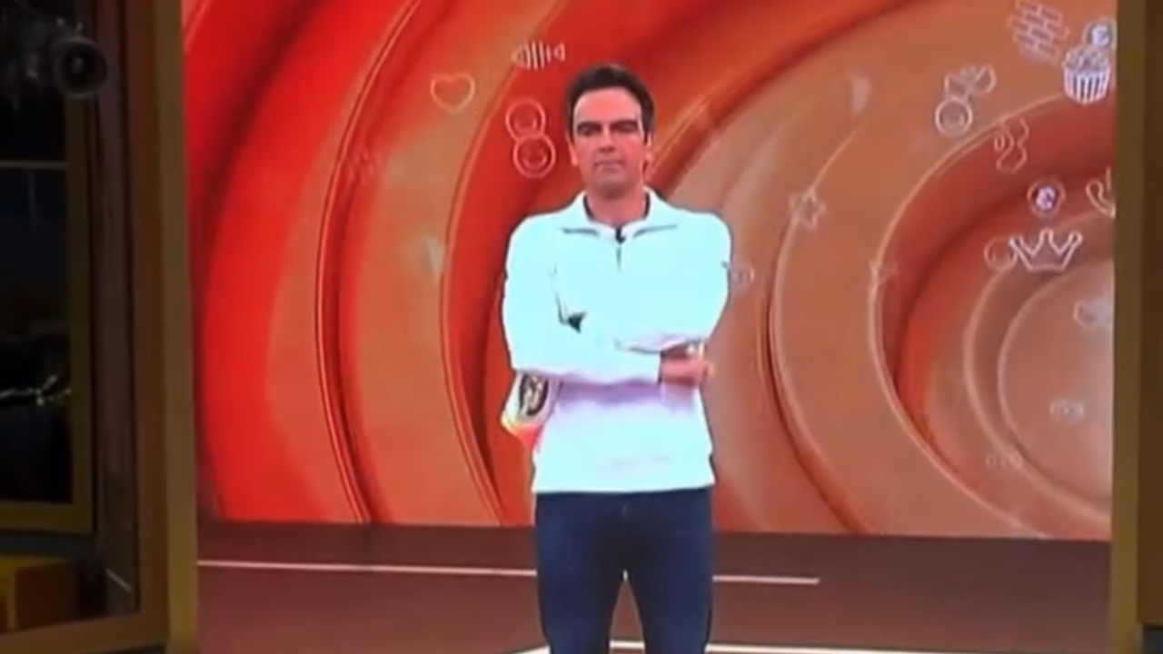 Vídeo: Tadeu Schmidt surpreende brothers ao aparecer em telão e encontrar sala vazia no BBB 26