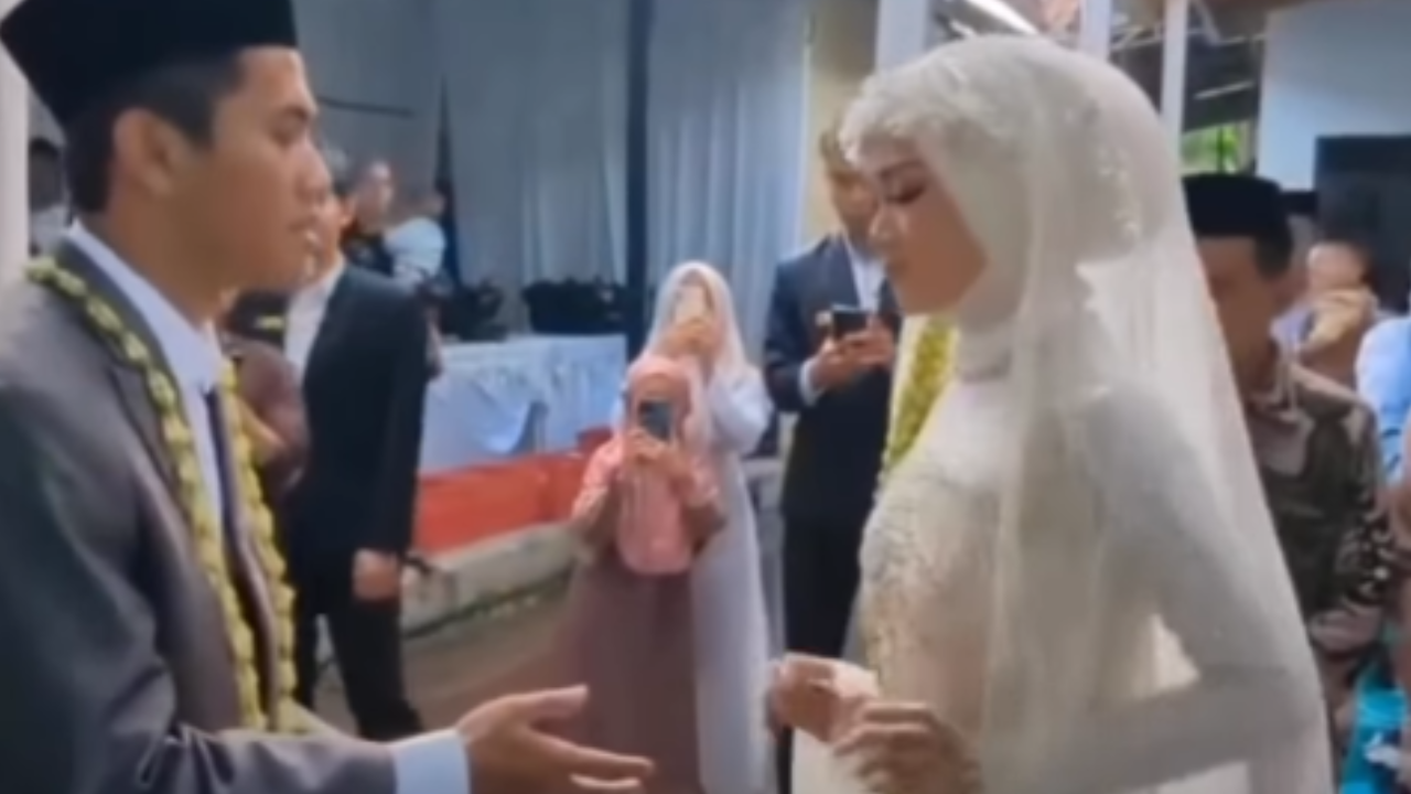 Vídeo: Noiva emociona ao beijar a mão do marido após cerimônia e viraliza nas redes