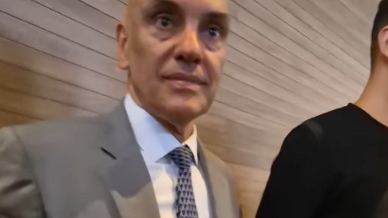 Vídeo: Moraes evita imprensa após questionamento sobre democracia em evento na USP