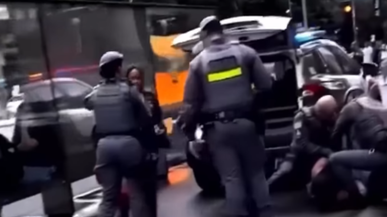 Diarista é contida pela PM na Avenida Paulista após cobrança de dívida; veja vídeo - Diário da Manhã - O Jornal do leitor Inteligente