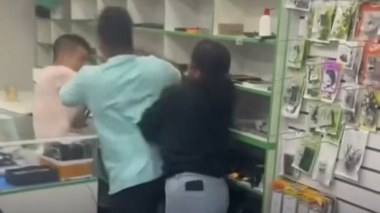 Vídeo: Empresário é acusado de ofensas raciais e confusão termina em agressões