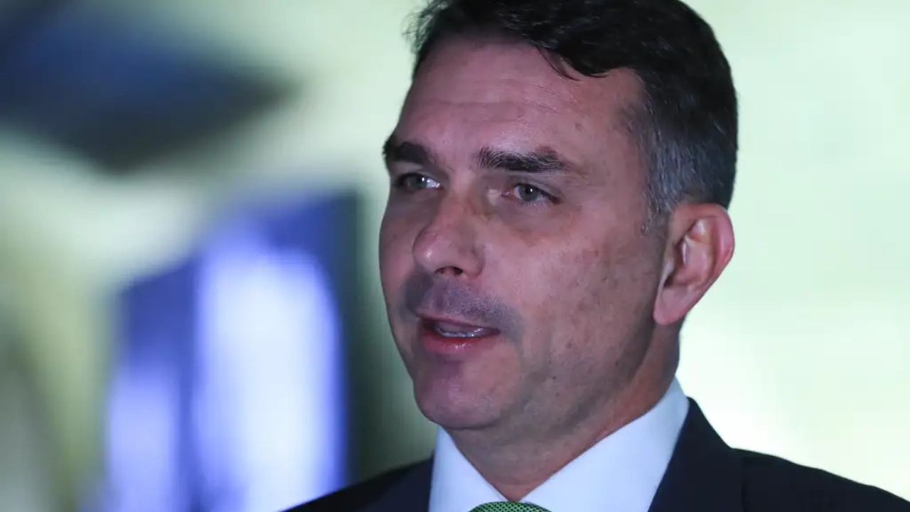 Flávio Bolsonaro cancela presença em ato 'Acorda, Goiás' em Goiânia e participará de forma remota