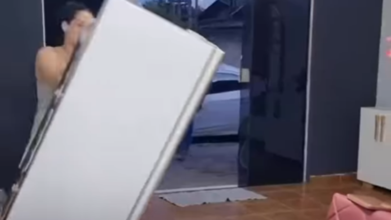 Confusão em salão termina em quebra-quebra após acusação de traição; veja vídeo