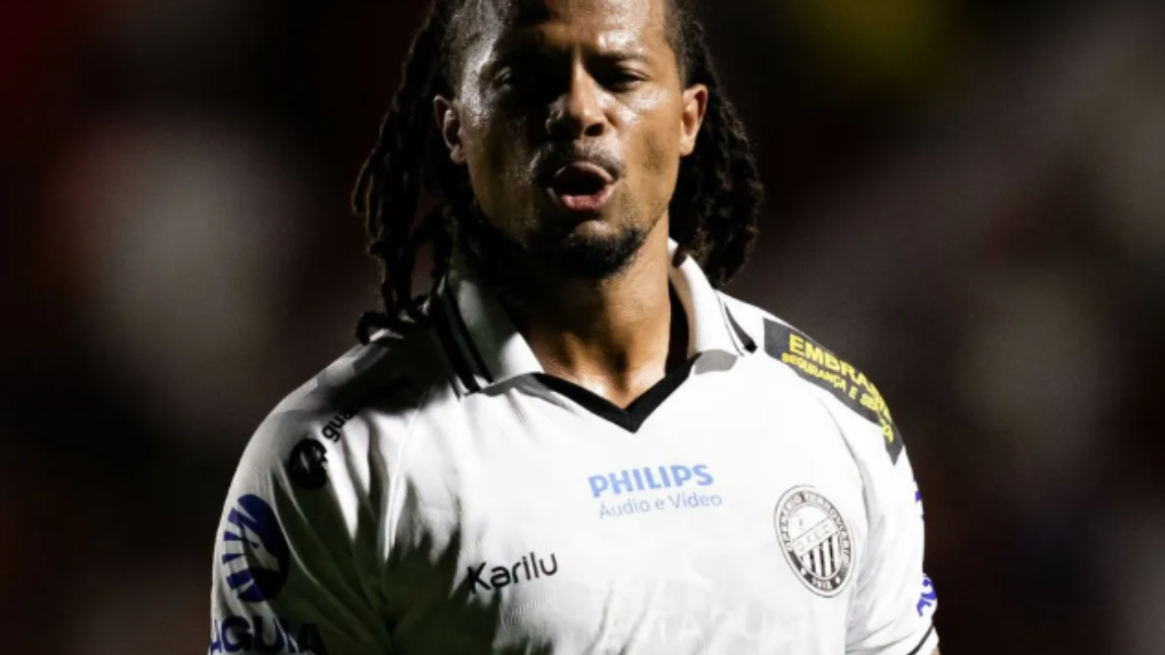 Jogador do Operário-PR denuncia racismo na Série B e se emociona ao relatar ofensa; veja vídeo
