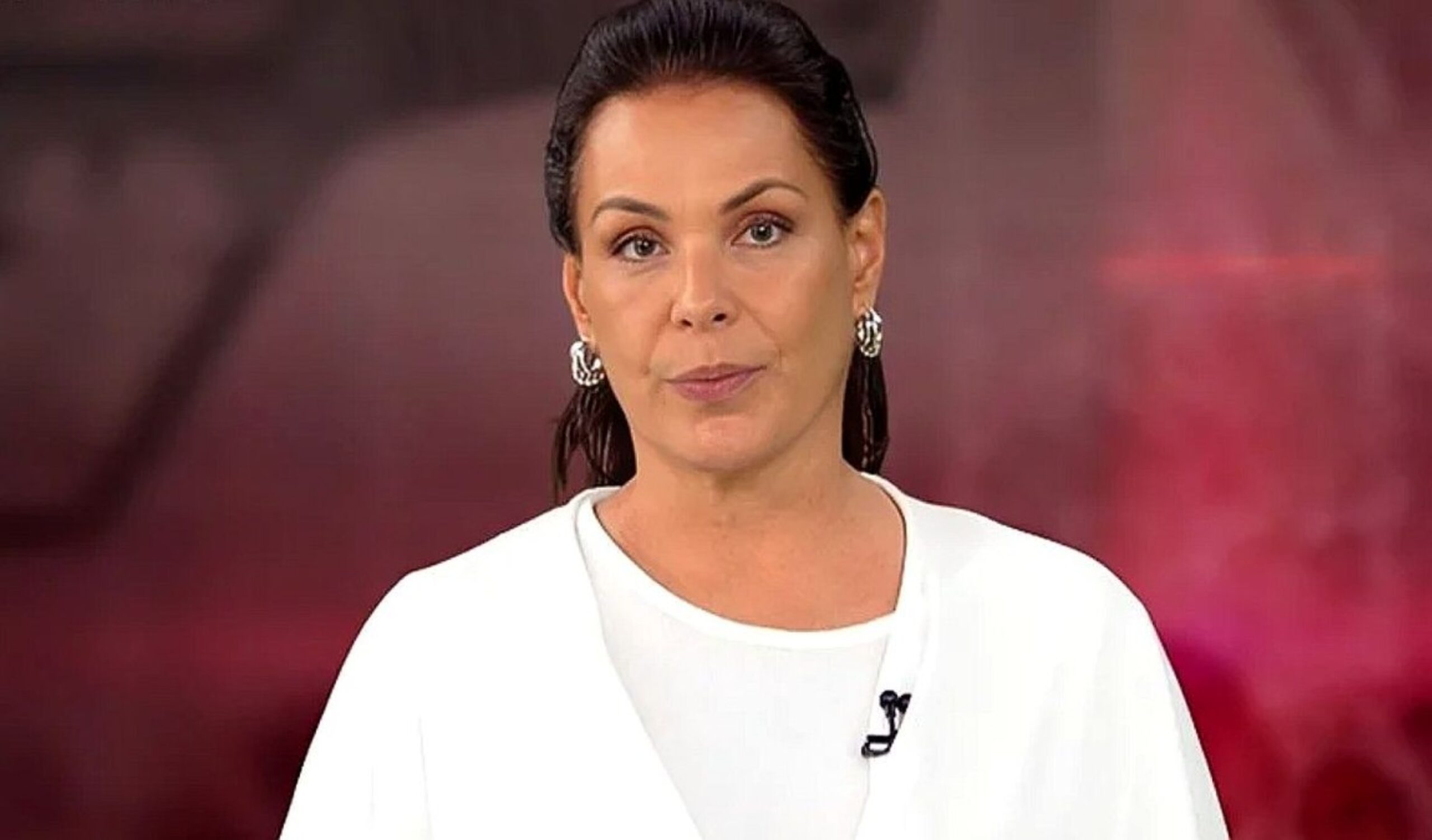 Carolina Ferraz é demitida da Record após seis anos à frente do Domingo Espetacular