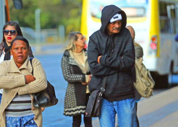 Temperaturas caem levemente e centro-sul de Goiás terá manhãs frias