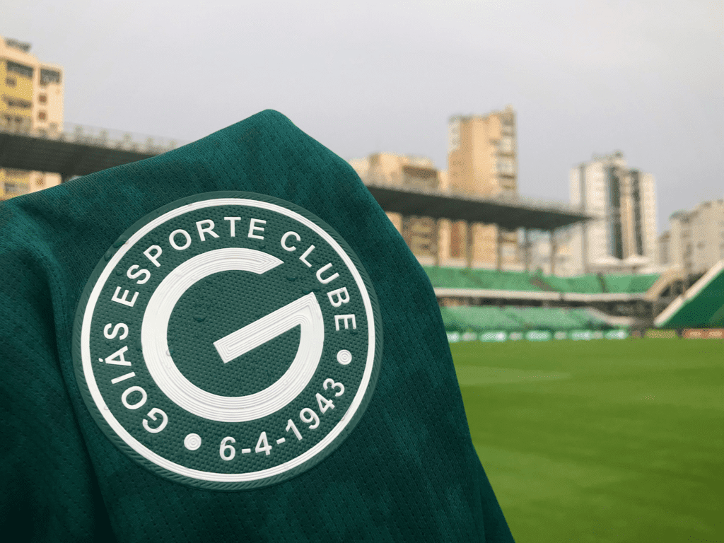 Goiás identifica torcedor que provocou durante cerimônia de aniversário e proíbe entrada em jogos
