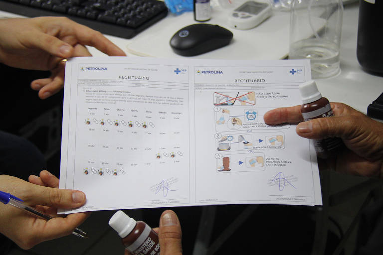 Médico desenha em receitas para pacientes analfabetos via software