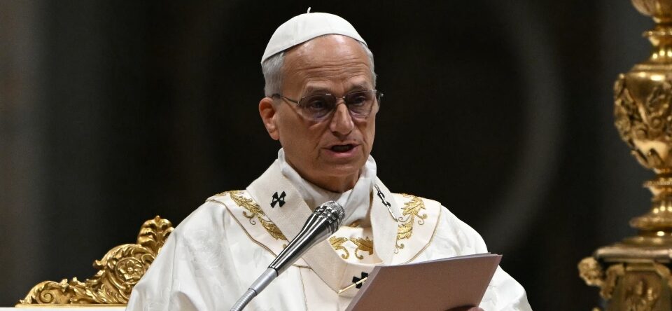 Papa Leão XIV critica ameaça de Trump ao Irã e alerta para vítimas da guerra
