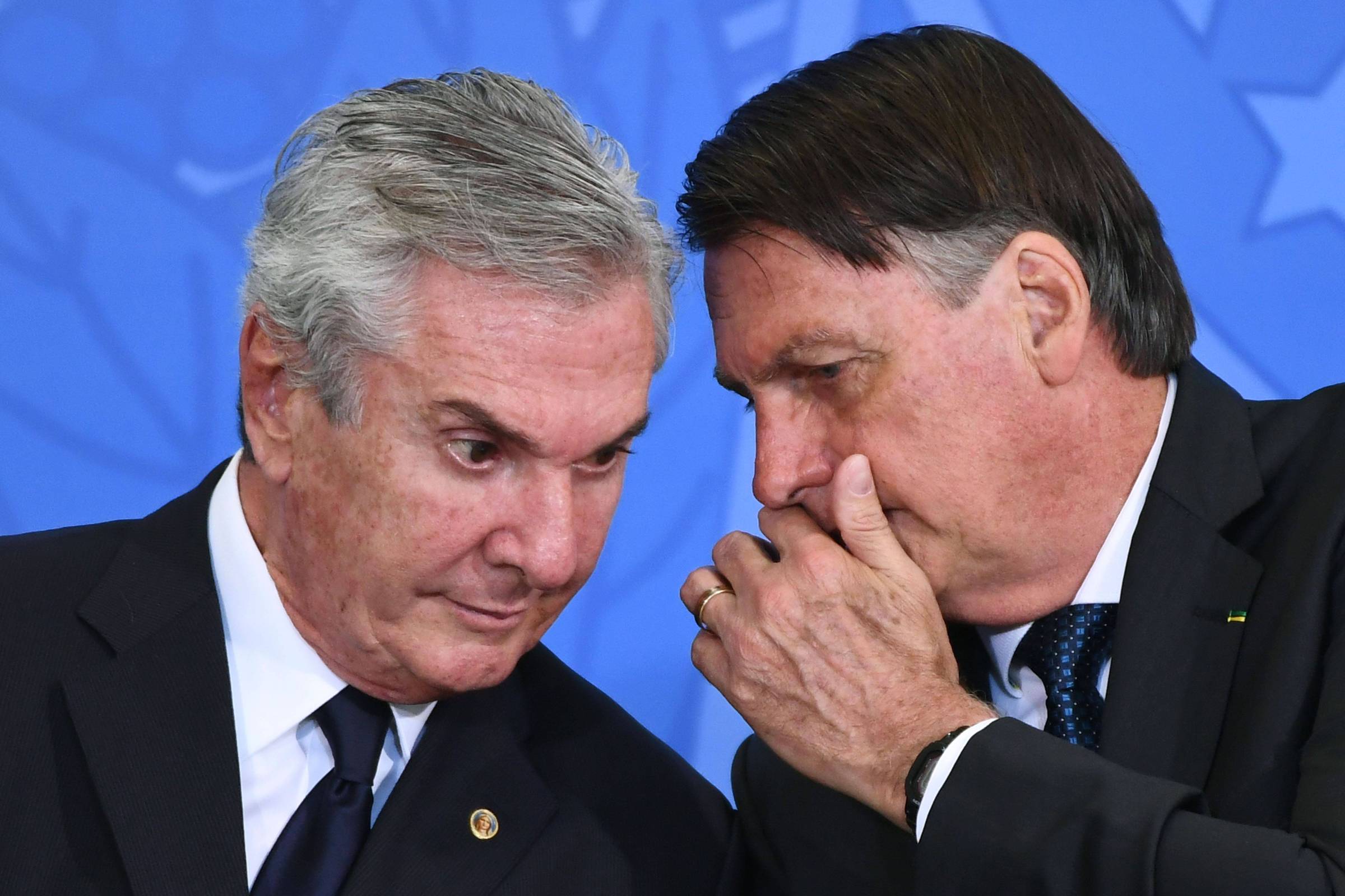 Collor em prisão domiciliar há 1 ano tem caso comparado ao de Bolsonaro