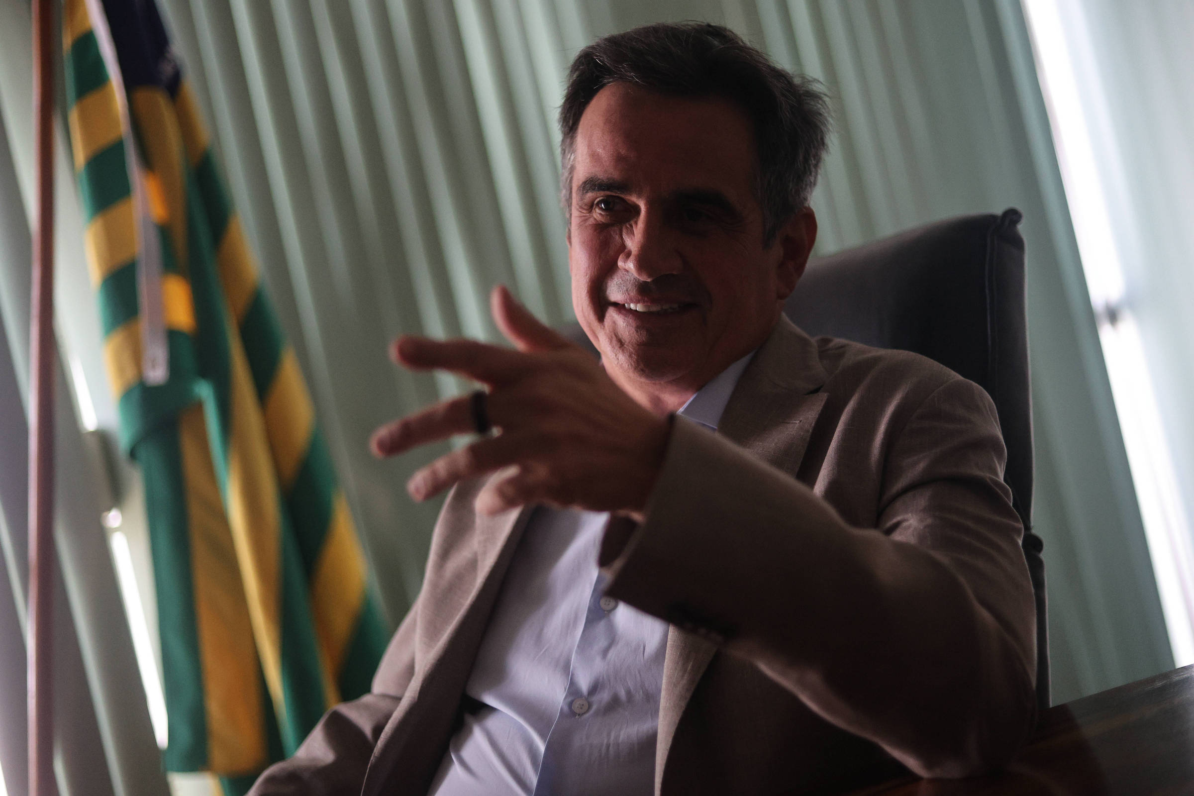 PF mira Ciro Nogueira, líder do centrão que transitou entre Lula e Bolsonaro