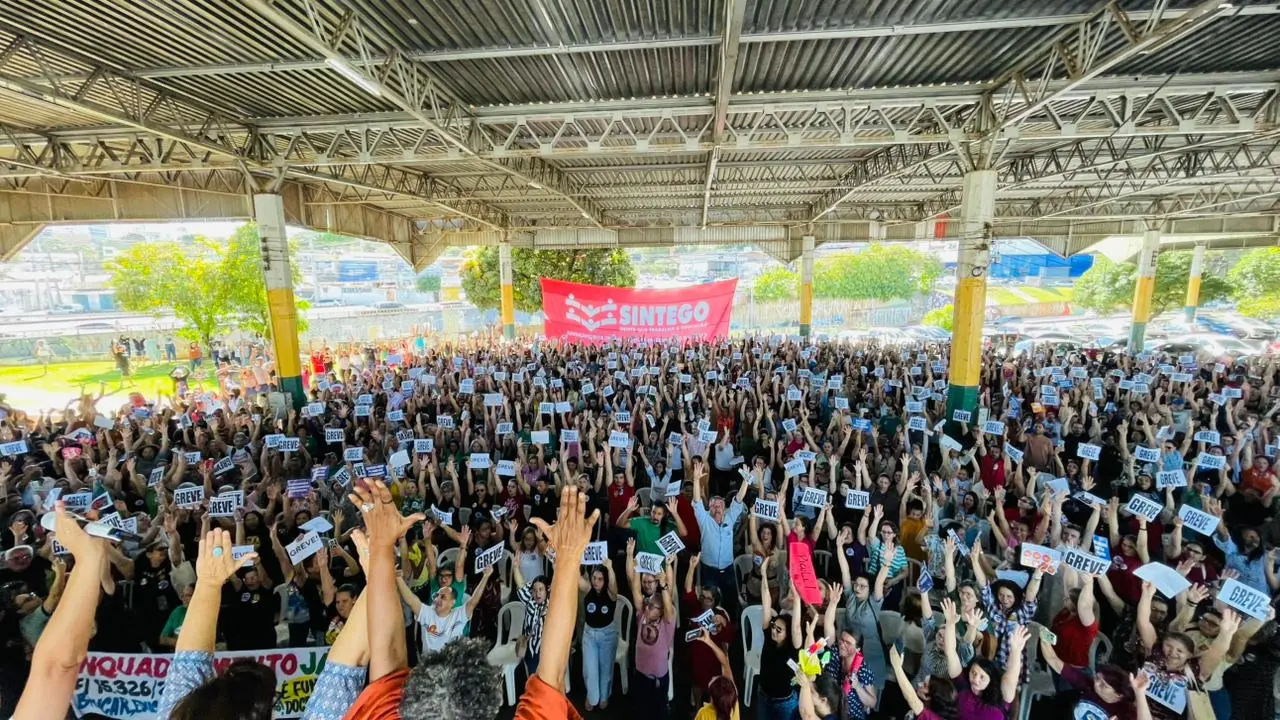 Servidores da Educação de Goiânia declaram greve para o dia 12/05