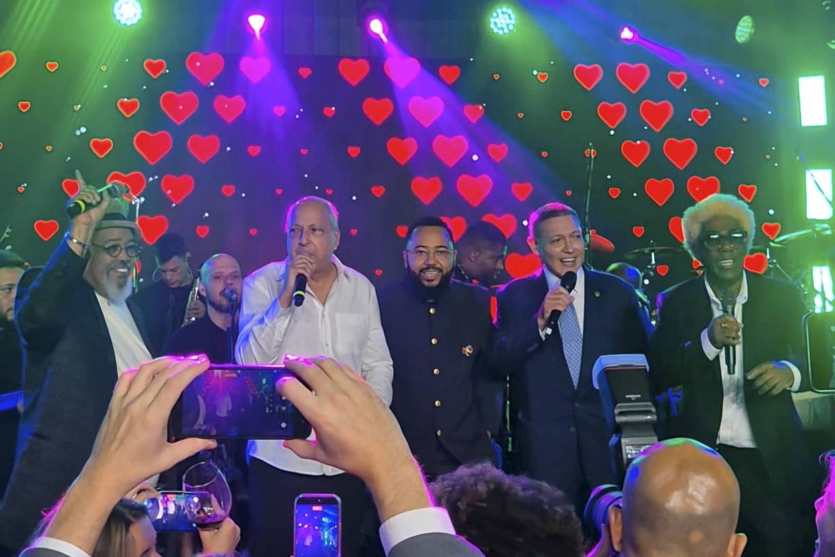 Nunes Marques reúne ministros, políticos e artistas em festa após posse no TSE