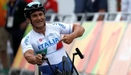 Ex-piloto de F1 e bicampeão paraolímpico Alex Zanardi morre aos 59 anos
