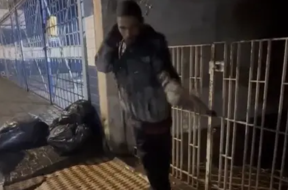 Policiais encontram fã de Michael Jackson e vídeo espontâneo viraliza; assista ao vídeo
