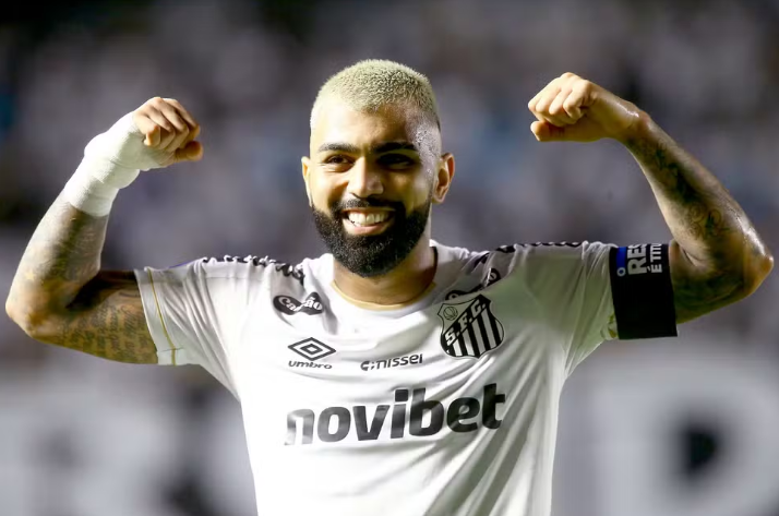 Gabigol é expulso após gesto polêmico e acirra clima da partida; assista ao vídeo