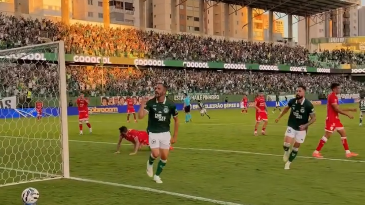 Goiás supera expulsão, encerra sequência negativa e vence clássico contra Vila Nova na serrinha