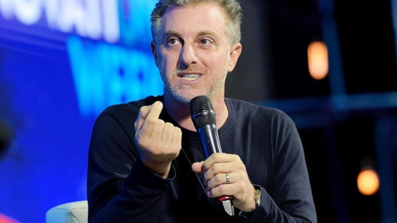 Vídeo: Luciano Huck critica bolsa família e diz que famílias buscam permanecer no programa para sempre