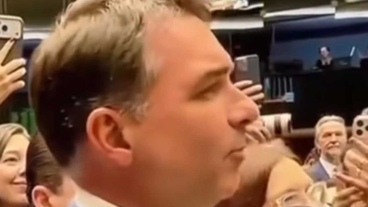 Flávio Bolsonaro rebate Fernanda Melchionna no congresso: ‘Tudo que o Brasil não precisa é de ódio’; assista ao vídeo