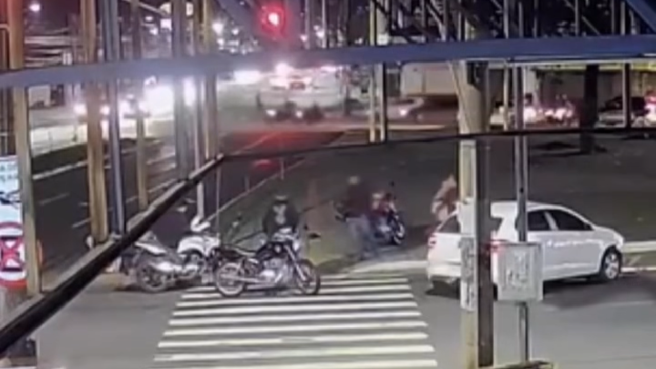 Motociclista de 29 anos morre após colisão em Goiânia; assista ao vídeo