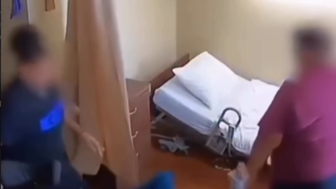 Idoso é agredido por cuidadoras em casa de repouso; assista ao vídeo