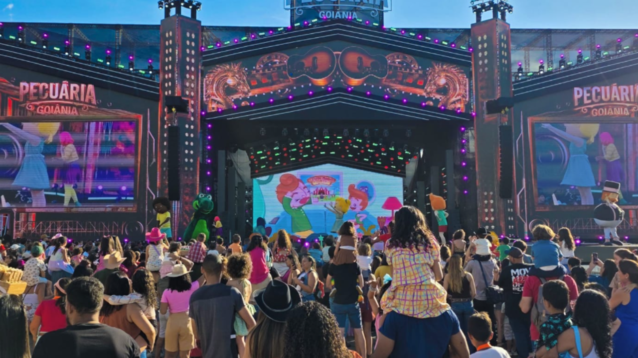 Pecuária reúne crianças e transforma domingo em festa com cores e atrações musicais