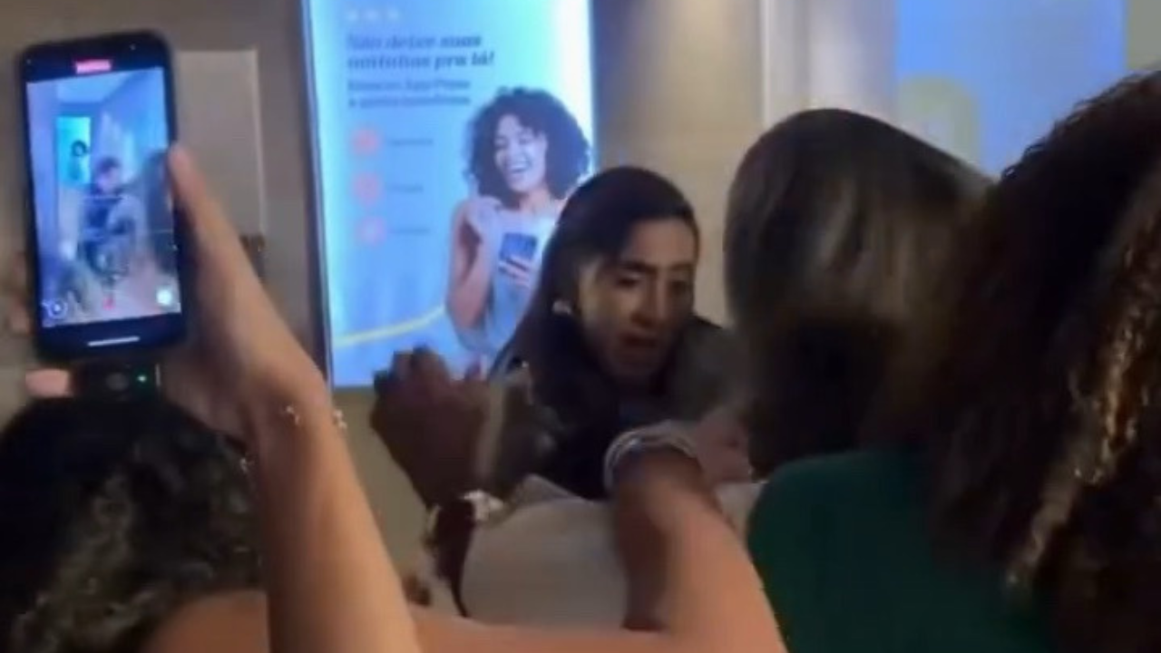 Vereadora trans Benny Briolly cai durante confusão em shopping; assista ao vídeo