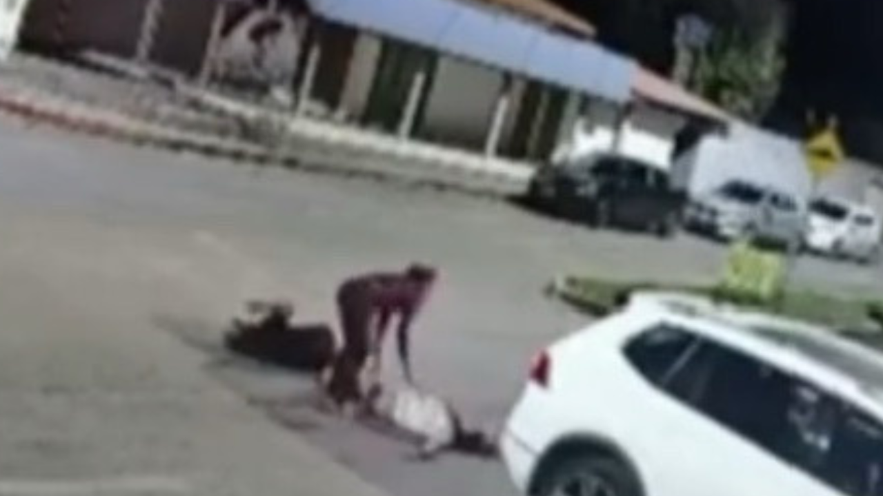 Duas mulheres são atropeladas por carro em marcha à ré em Hidrolândia; assista ao vídeo