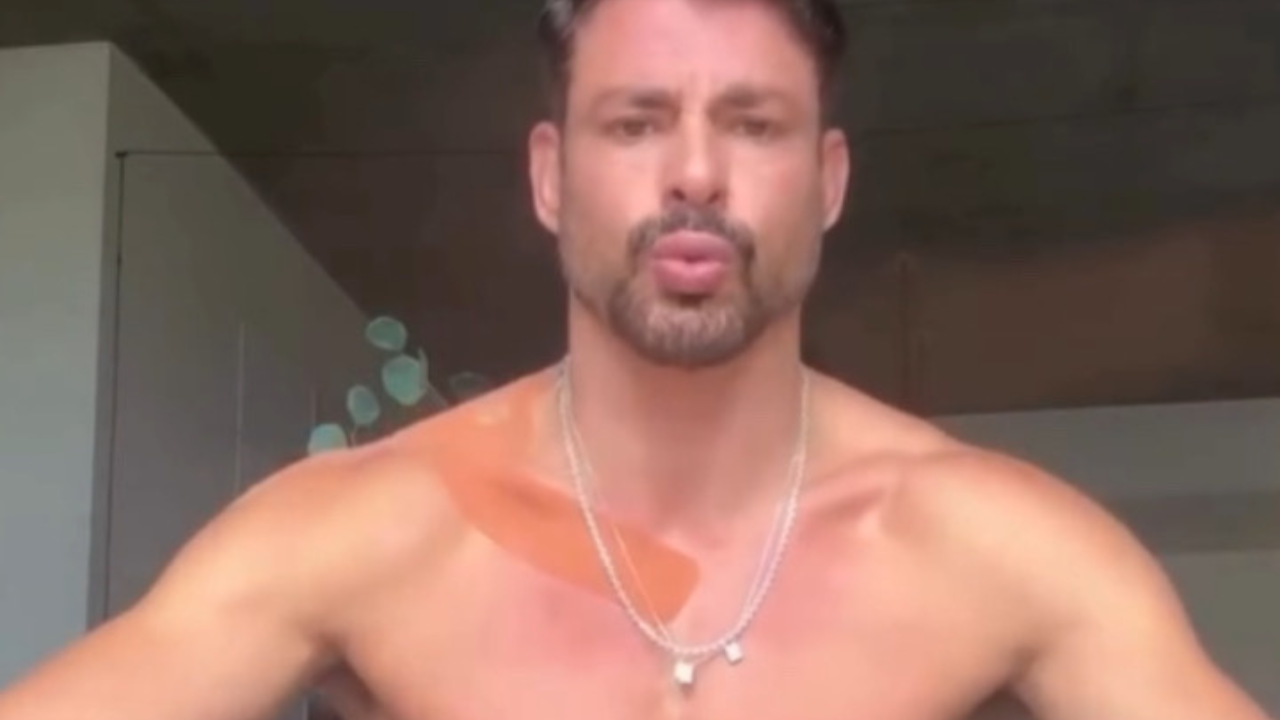 Cauã Reymond mostra vacuum abdominal em vídeo e chama atenção pela forma aos 45 anos