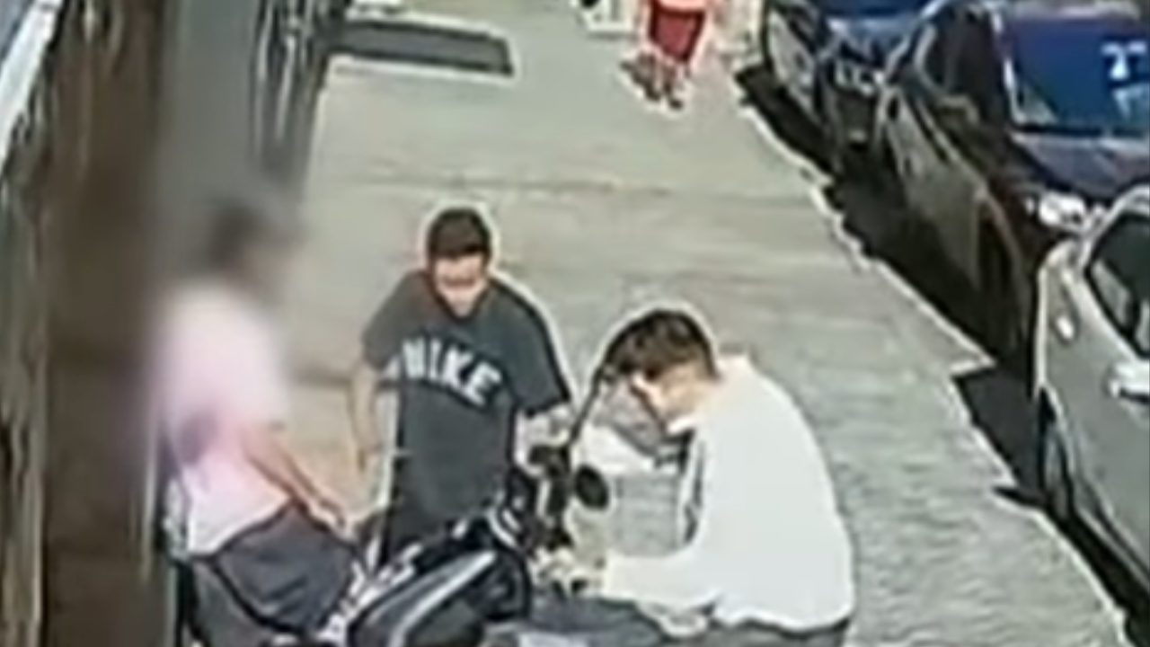 Jovens agridem homem em situação de rua e registram ataque em vídeo