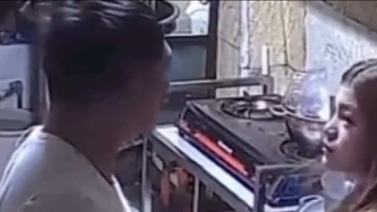 Vídeo: Policial é afastado após agredir companheira com socos durante briga nas Filipinas
