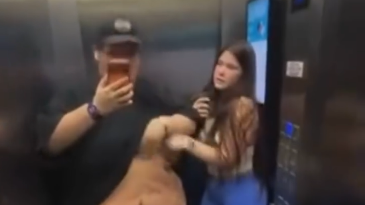 Vídeo: Gordão da XJ mostra transformação física após perder 130 kg e namorada reage com ciúmes