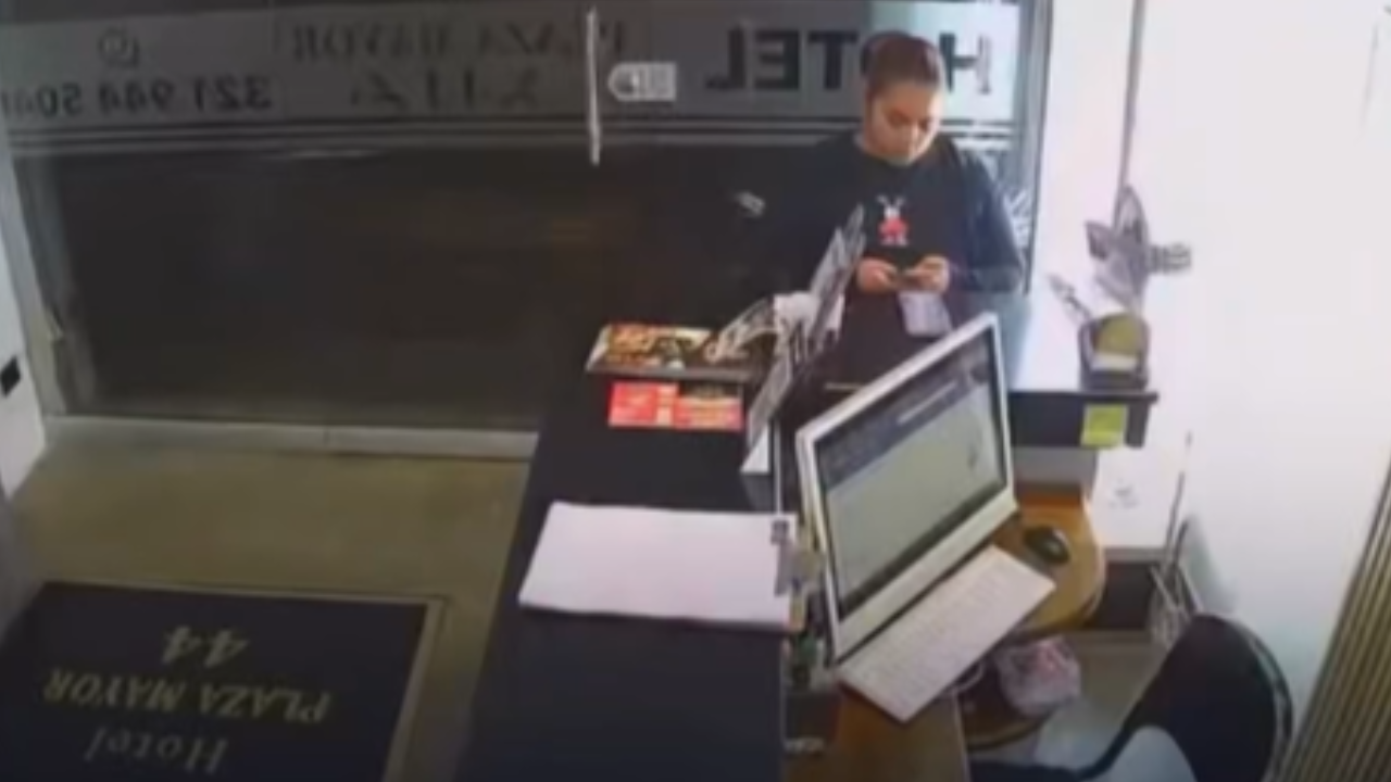 Vídeo: Funcionária de hotel é espancada após recusar entrar em quarto de hóspede