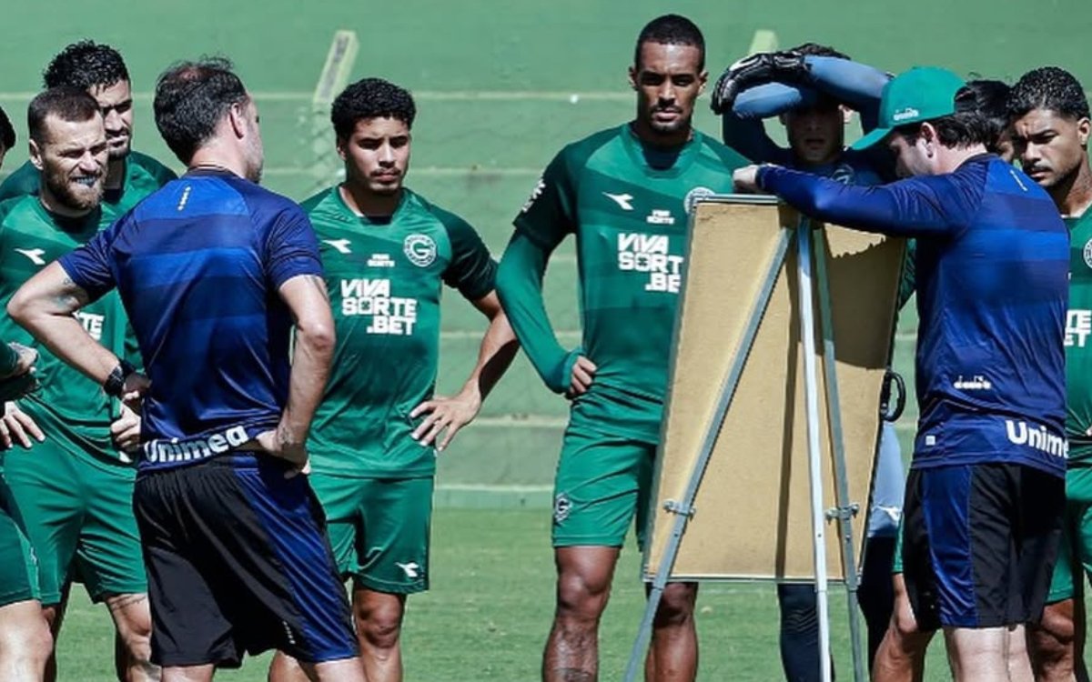 Taróloga prevê vitória do Goiás sobre o Cruzeiro na Copa do Brasil nesta terça (12)