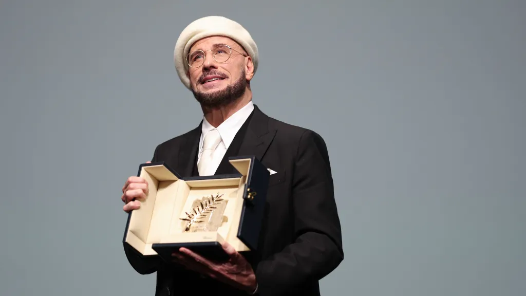 John Travolta estreia na direção com filme inspirado em sua própria história