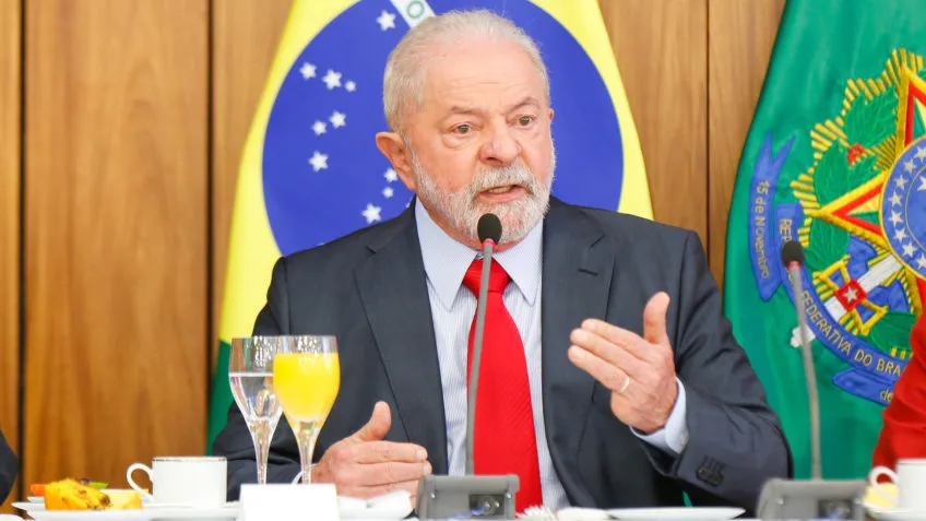Governo Lula critica decisão dos EUA sobre PCC e CV e acusa família Bolsonaro de buscar interferência externa