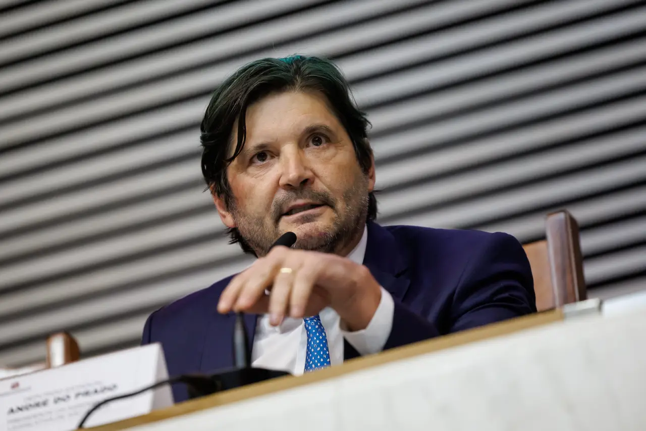 Escolha de André do Prado ao Senado provoca racha no bolsonarismo
