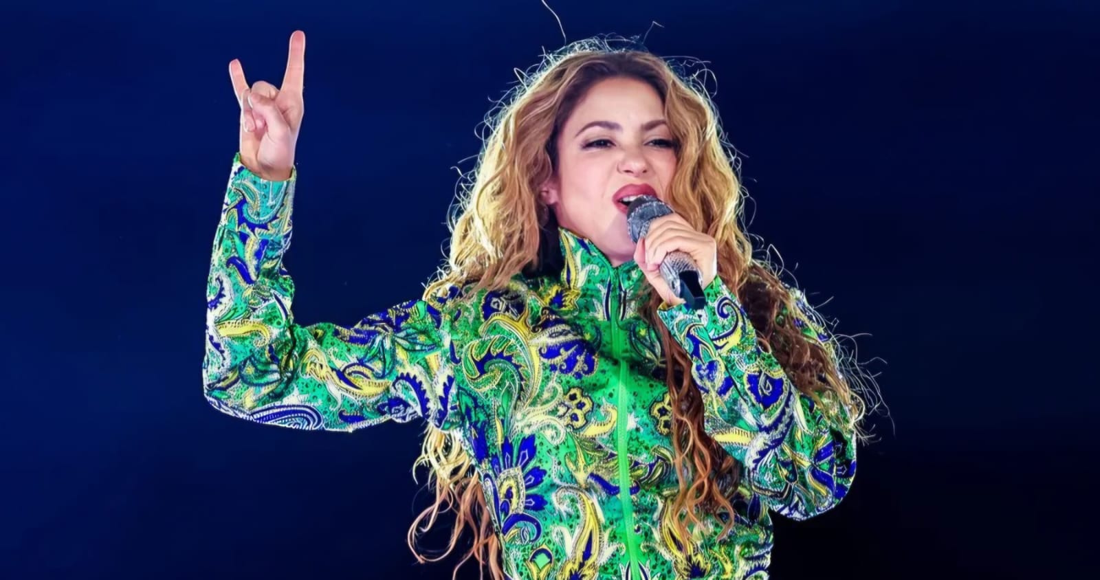 Em megashow em Copacabana, Shakira reúne 2 milhões e declara amor eterno ao Brasil