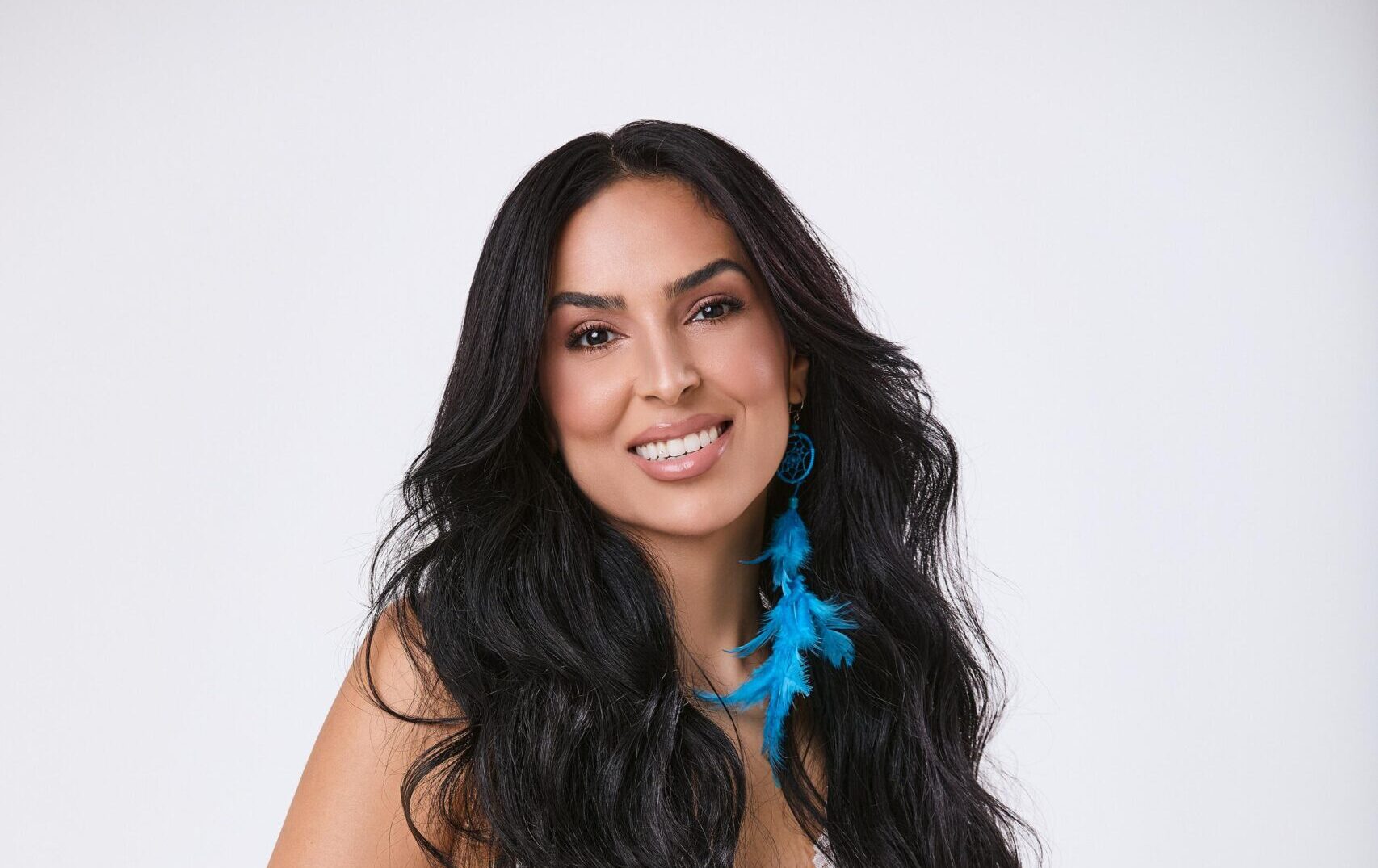 Débora Vitória prepara "DNA do Goiás", com repertório de emoção, memória e identidade