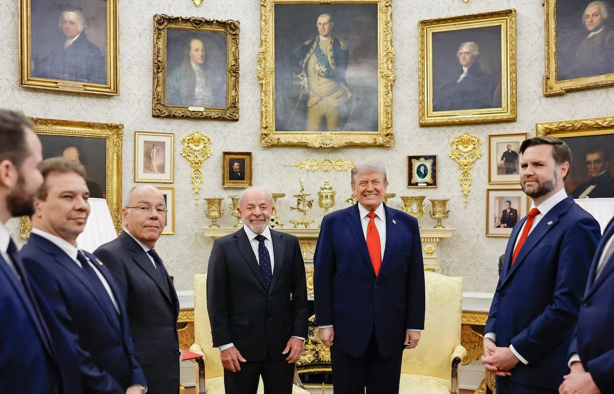 Trump elogia Lula, avança em tarifas, discute terras raras e ignora temas sensíveis