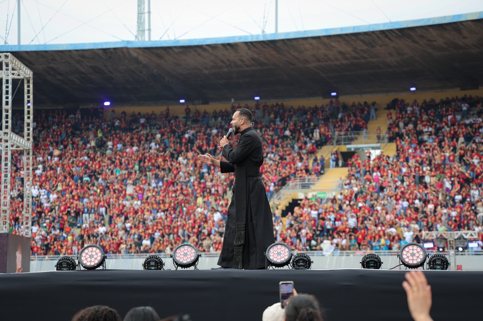 Totus Tuus Mariae Festival atinge lotação máxima no Serra Dourada e reúne multidão histórica de fiéis