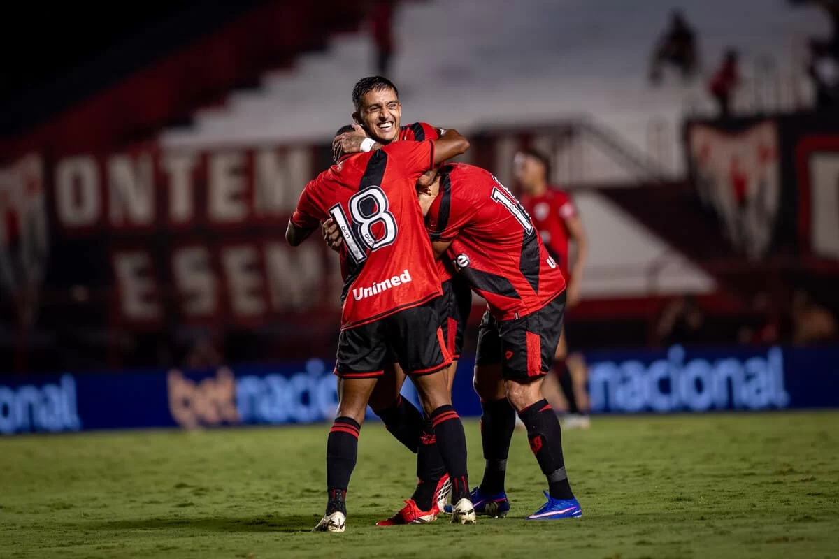 Atlético-GO recebe líder São Bernardo para duelo inédito na Série B