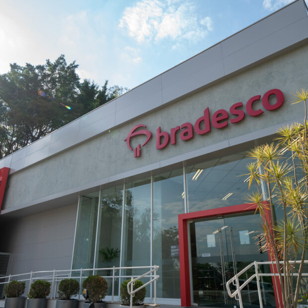 Bradesco cai na Bolsa após lucro bilionário e alta das provisões