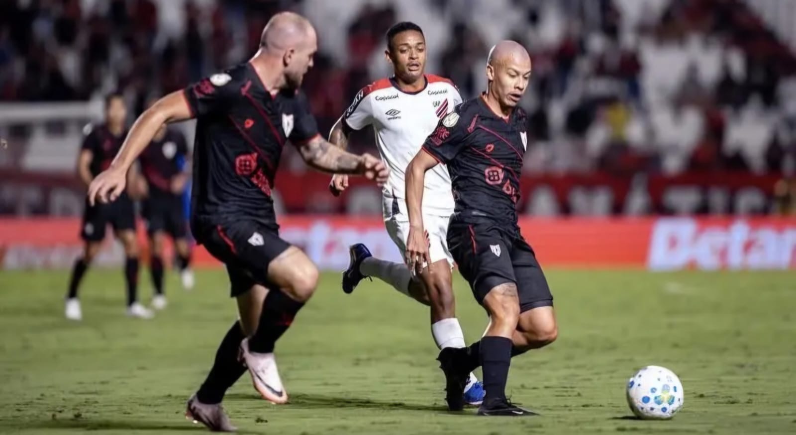 Atlético-GO perde nos pênaltis para Furacão e dá adeus à Copa do Brasil