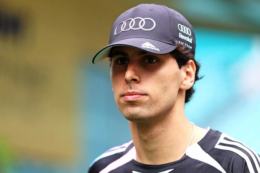 Bortoleto larga em último no GP de Miami após carro pegar fogo no classificatório