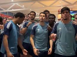 Veja reação dos jogadores do Arsenal ao conquistar Premier League após 22 anos
